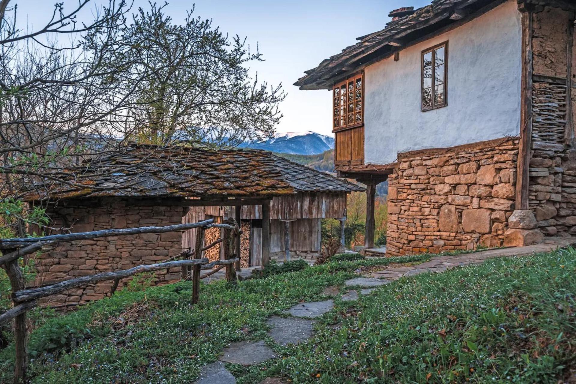 Authentic House With Stunning Mountain View - Karashka Villa อาพริลซี ภายนอก รูปภาพ