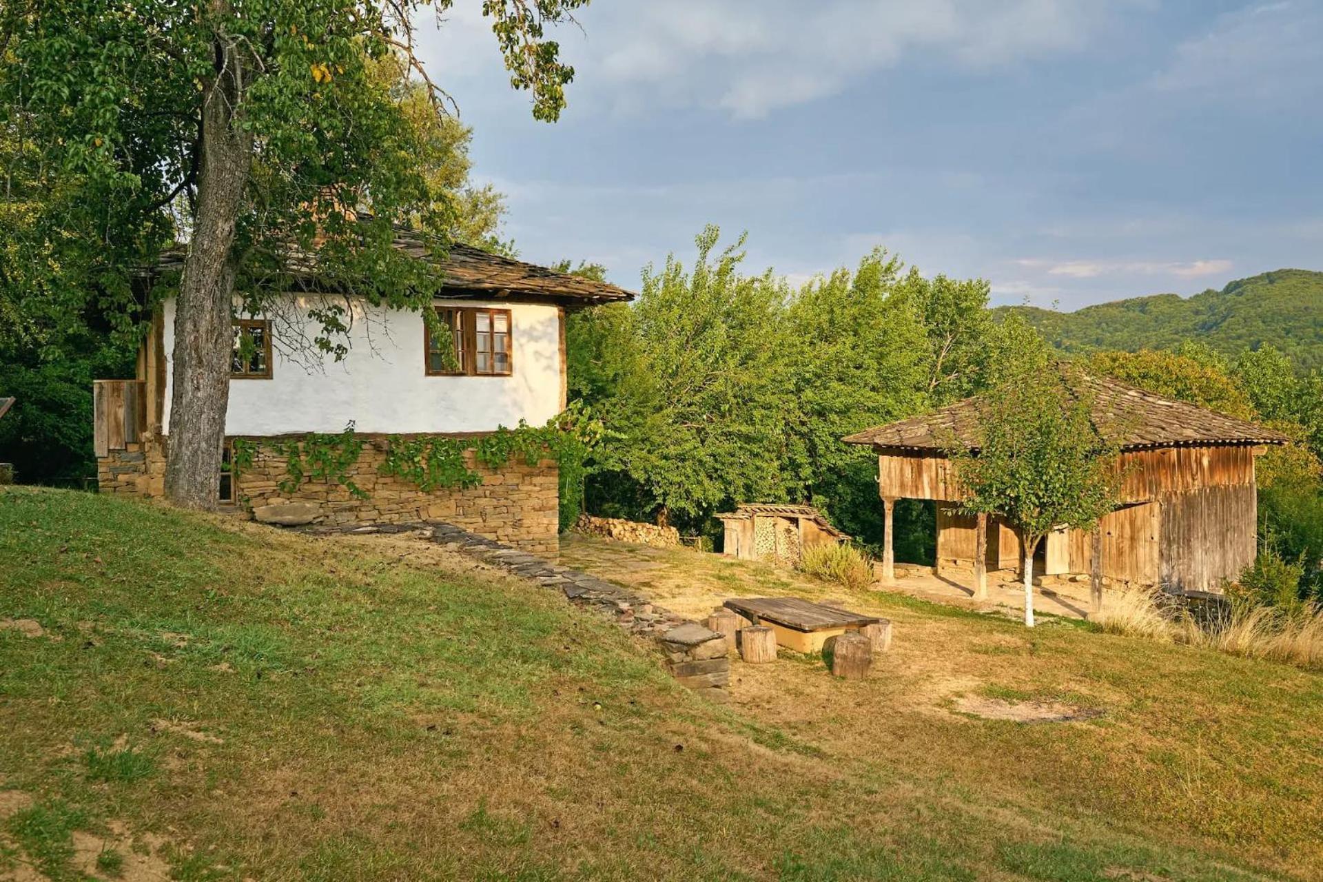 Authentic House With Stunning Mountain View - Karashka Villa อาพริลซี ภายนอก รูปภาพ