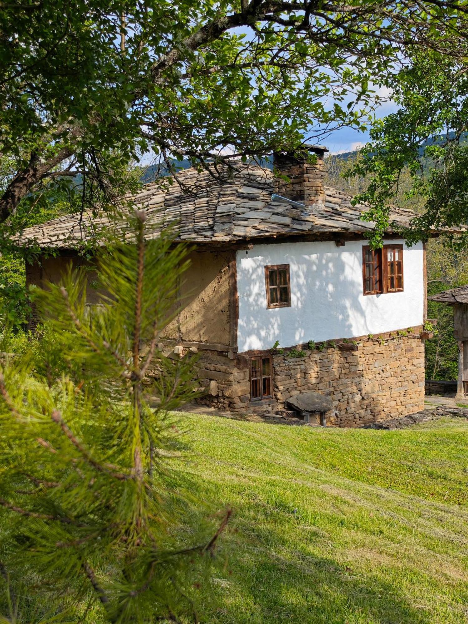 Authentic House With Stunning Mountain View - Karashka Villa อาพริลซี ภายนอก รูปภาพ